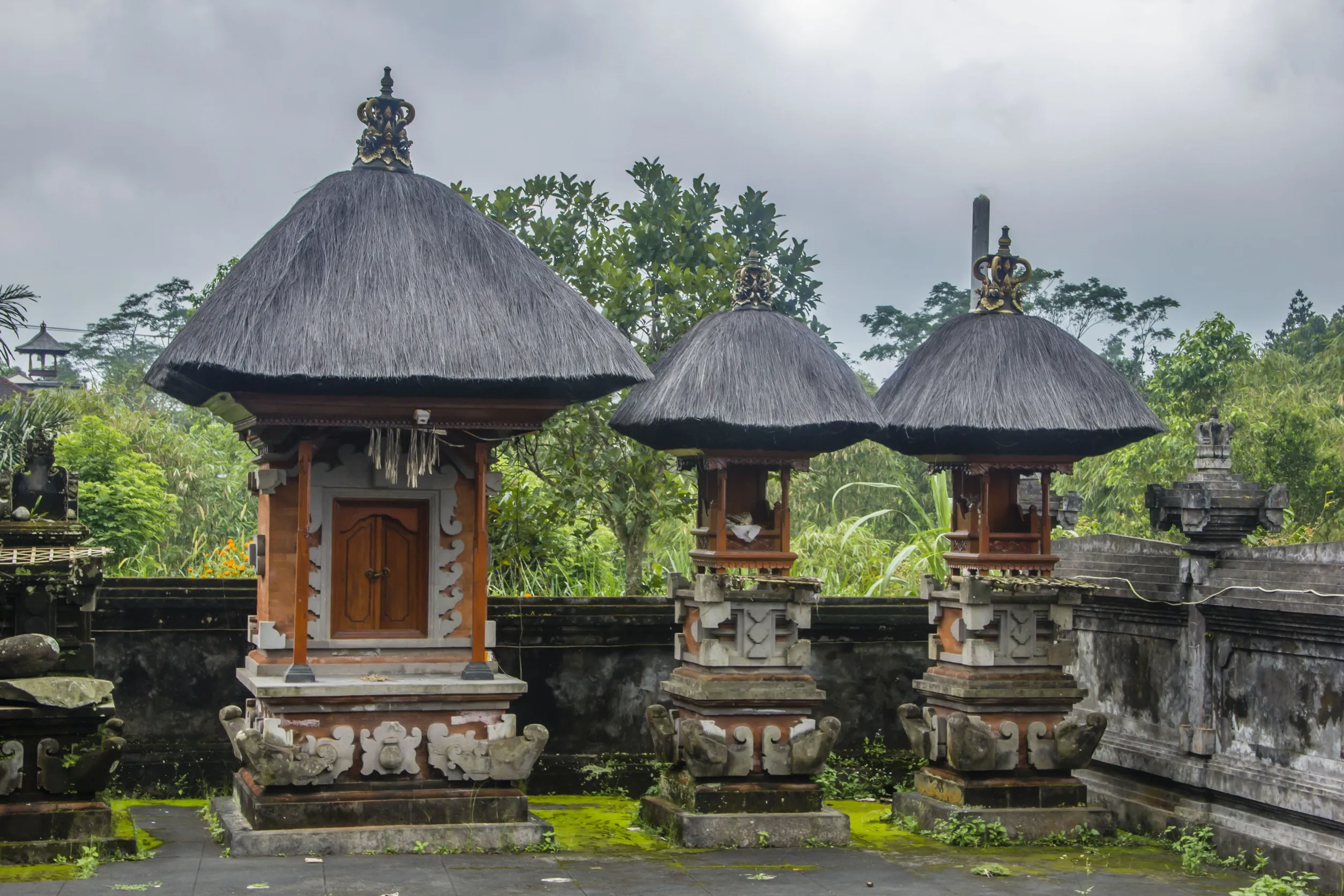 balinise traditional temples