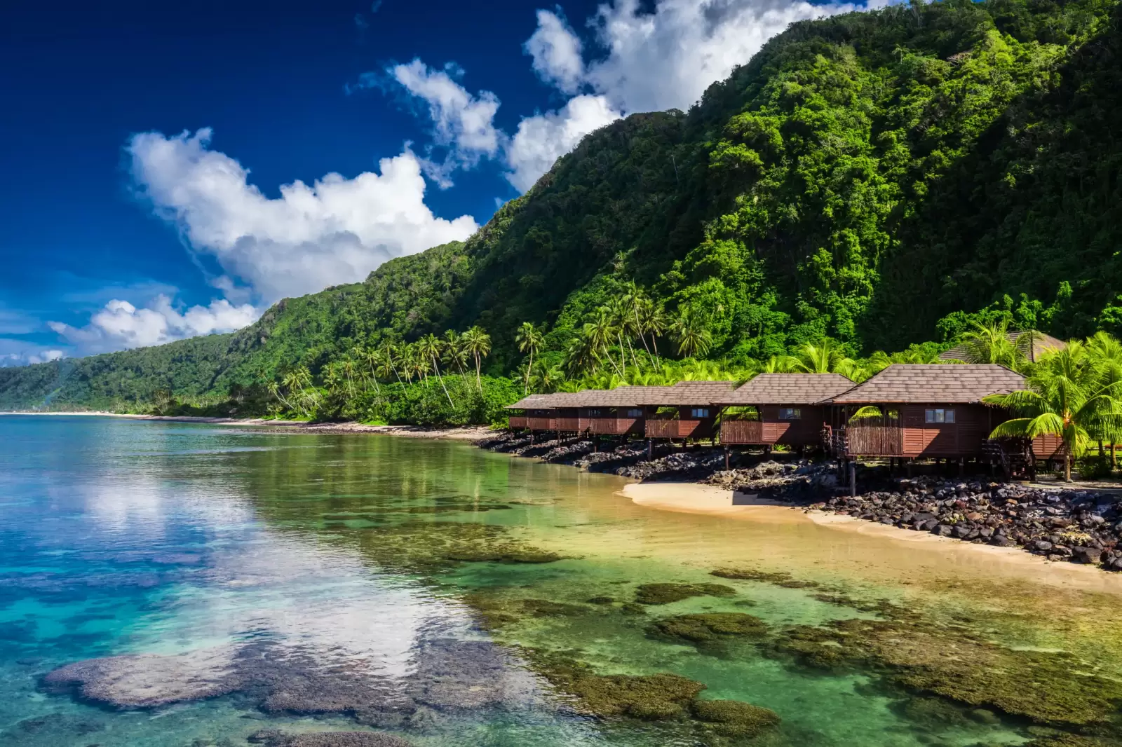 beach houses on samoa upolu island