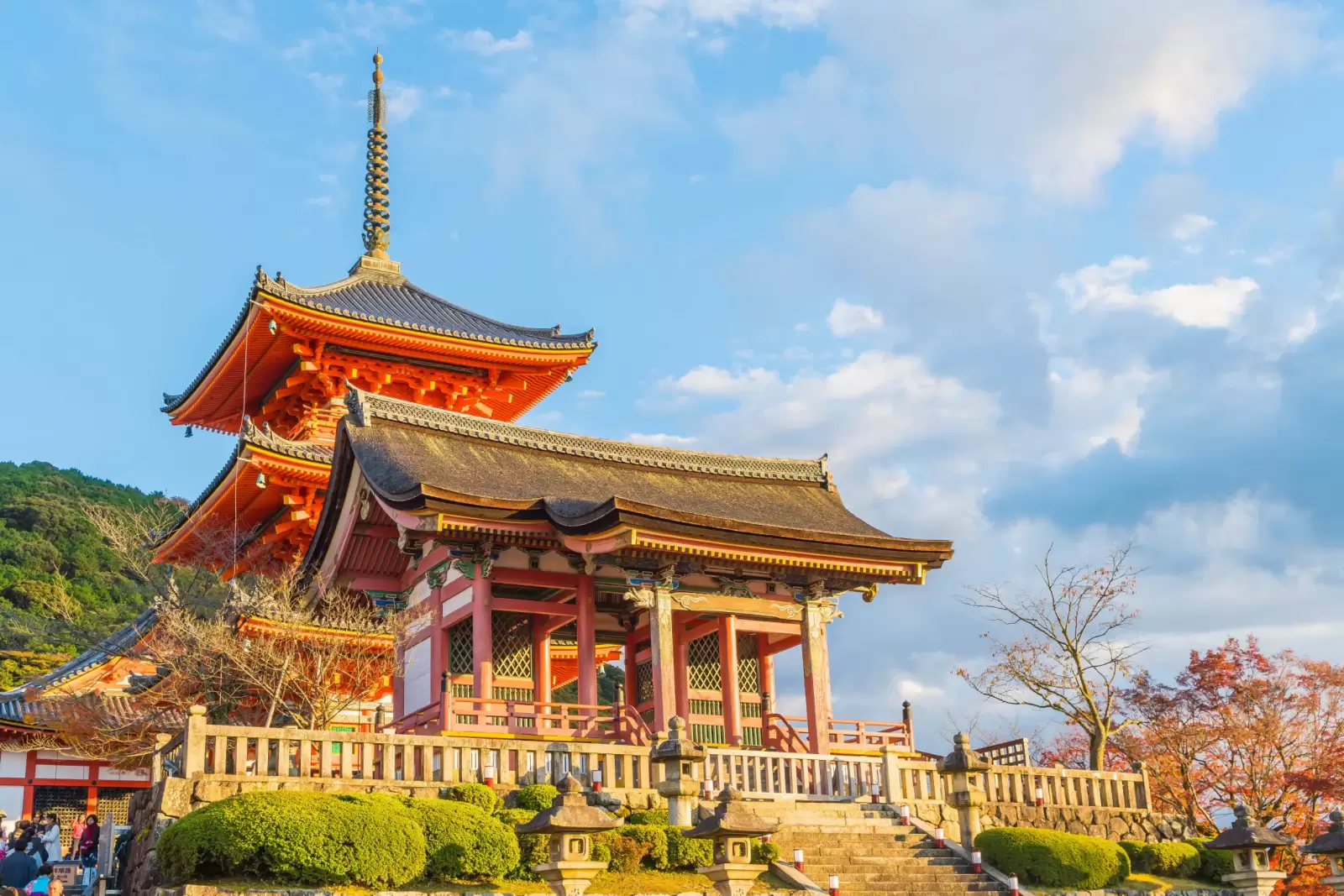 beautiful architecture in kiyomizu dera temple kyoto japan