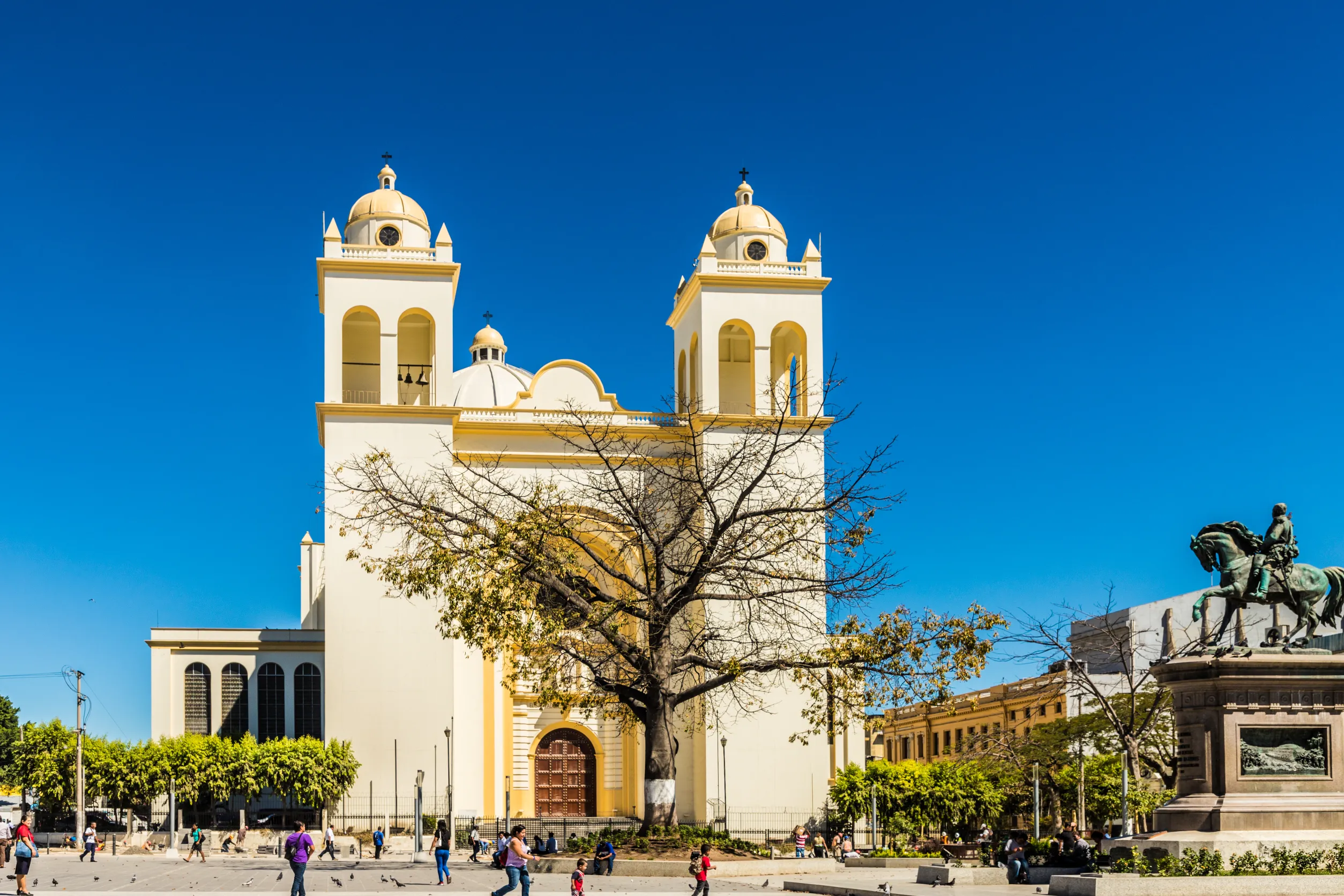 cathedral metropolitana in san salvador in el salvador