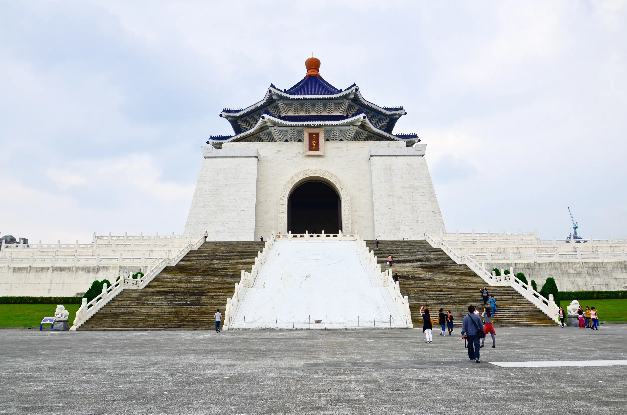 chiang kai shek memorial hall