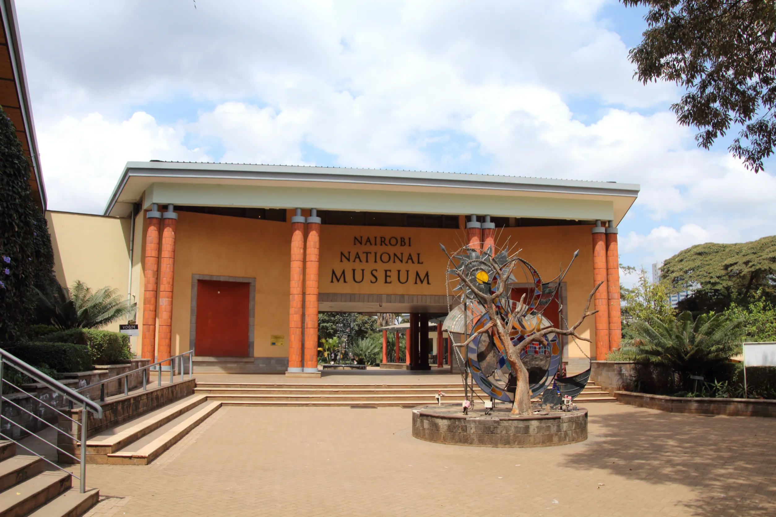 entrance to the nairobi national museum
