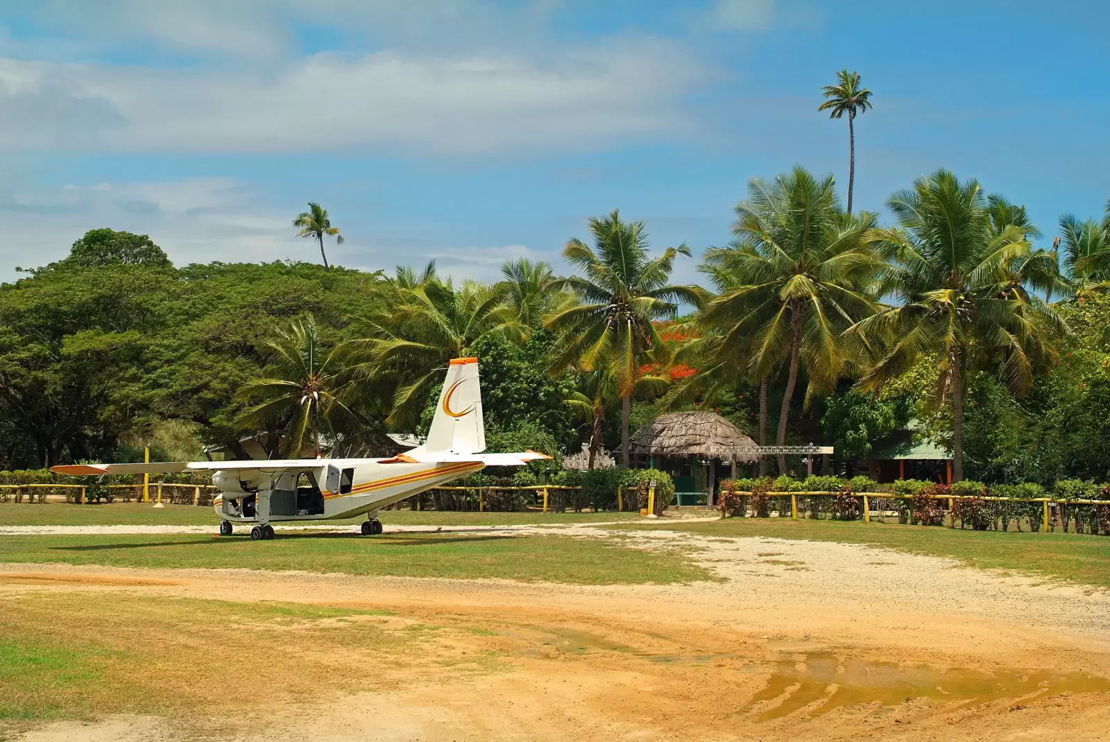 fiji airstrip on malolo lailai island