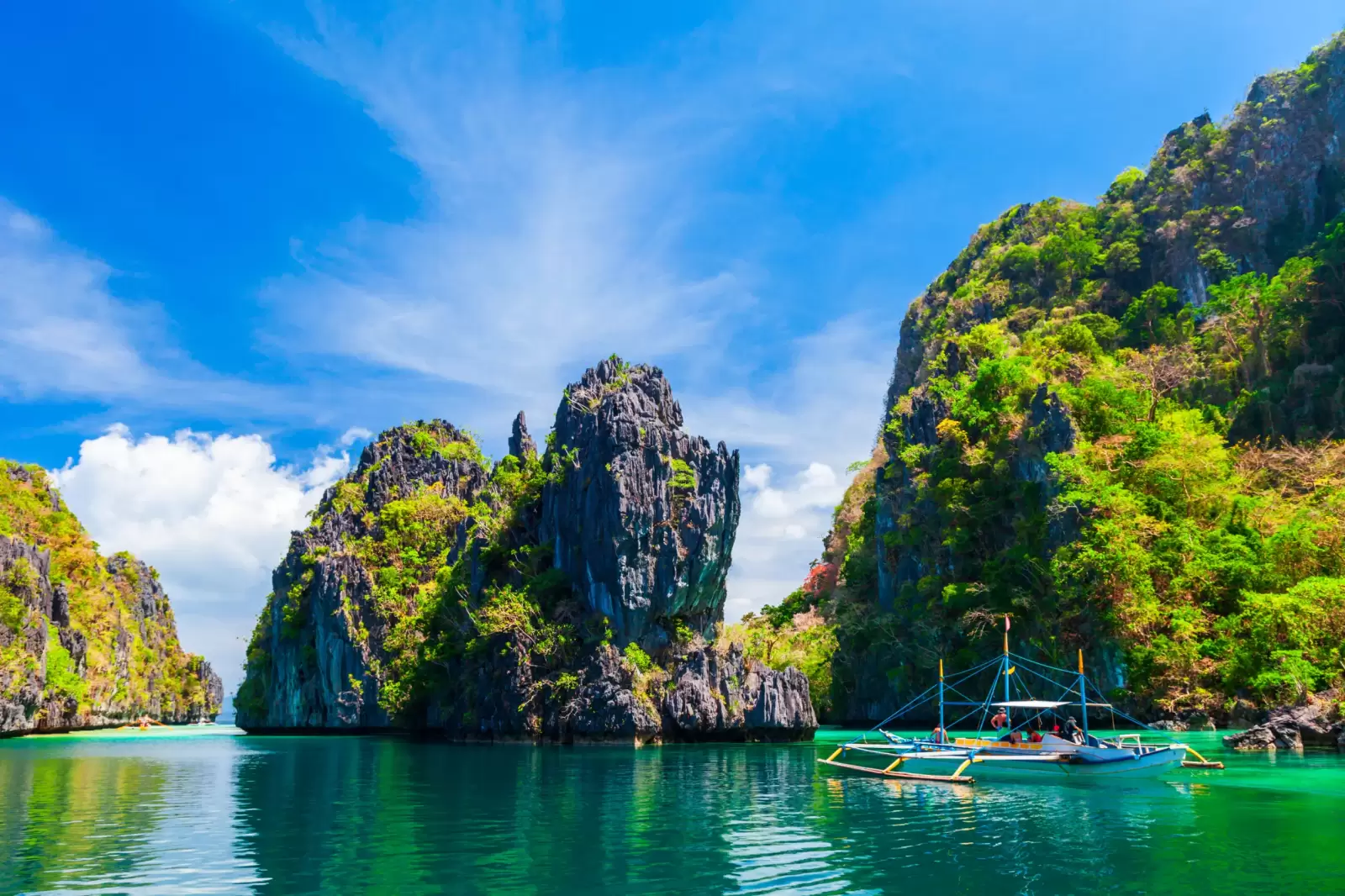 filipino boat bangka or banca at the blue lagoon in el nido province palawan