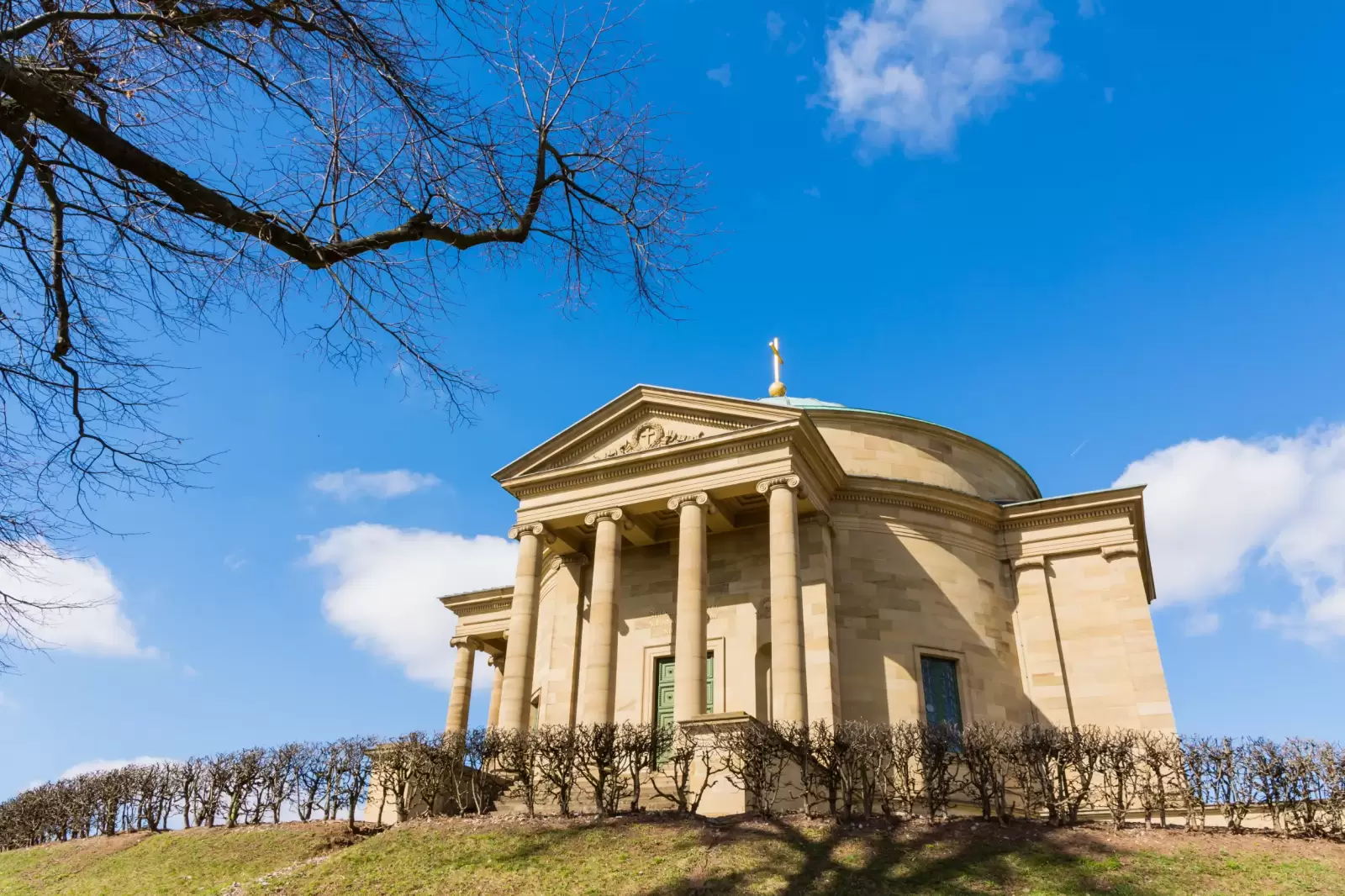 grabkapelle stuttgart mausoleum european blue skies old architecture landscape