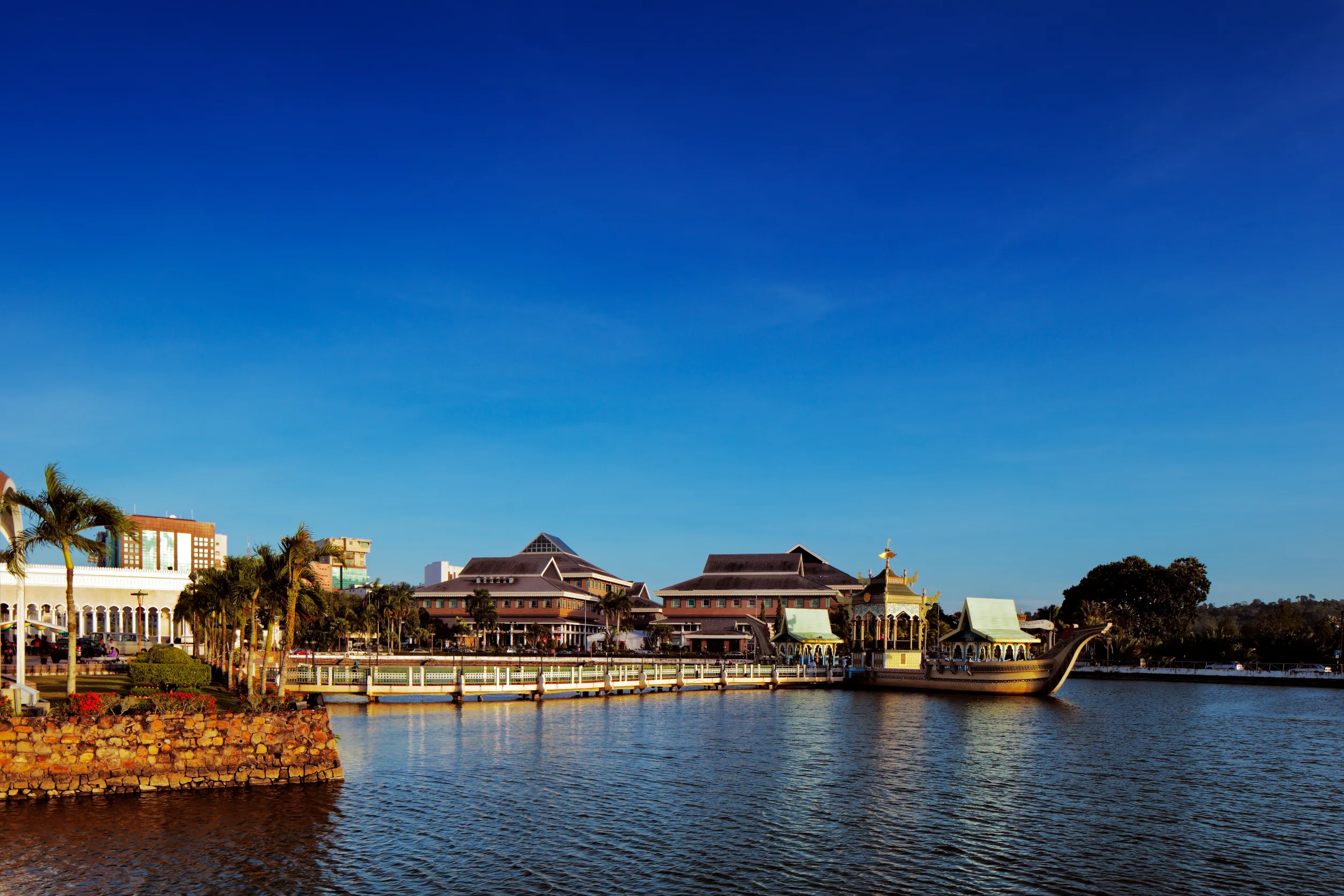 majestic sultan omar ali saifuddien mosque of brunei