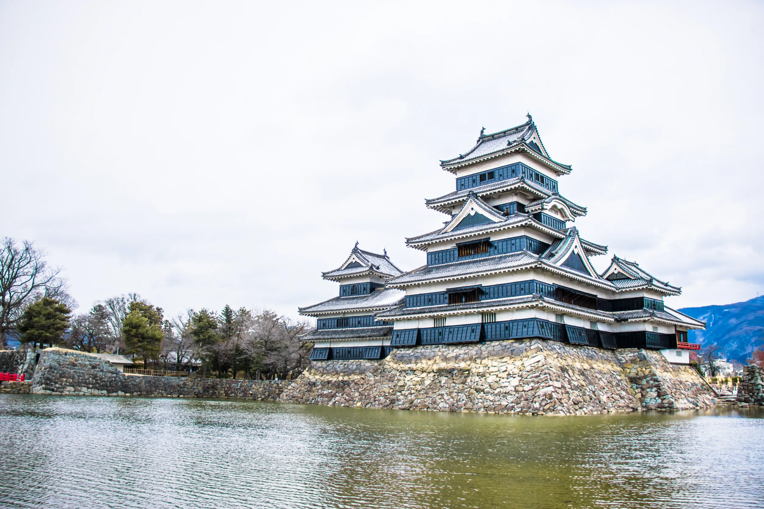 matsumoto castle japan black ancient castle