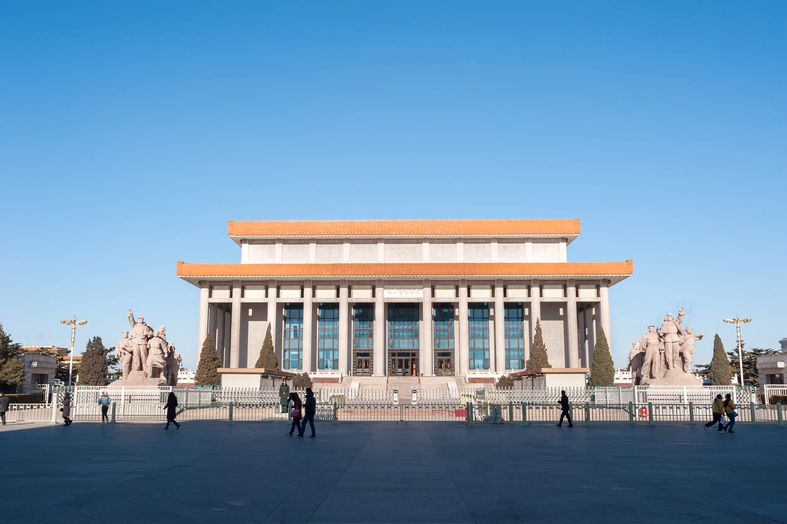 mausoleum of mao zedong in tiananmen square beijing china