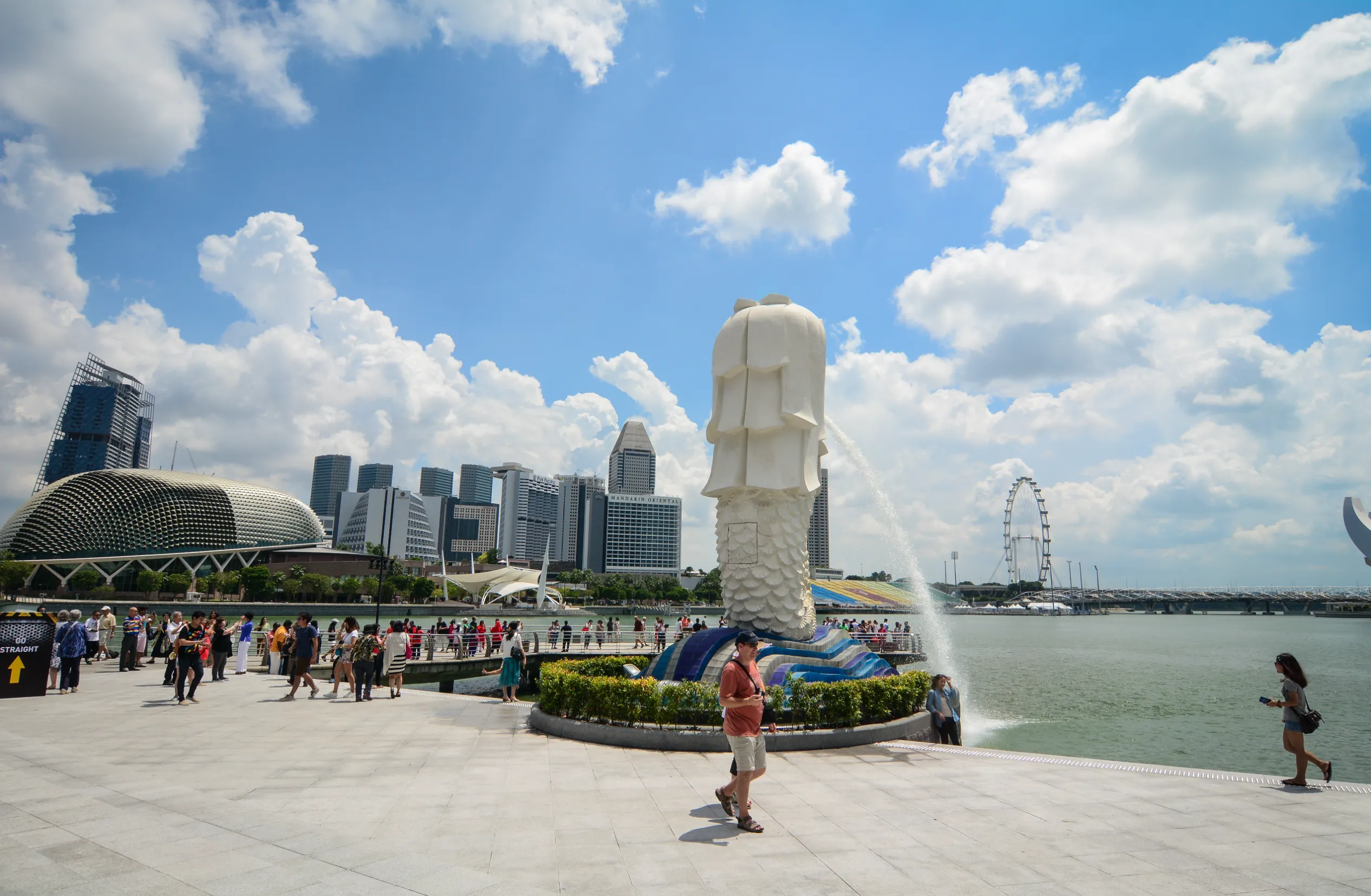 merlion at marina bay in singapore singapore