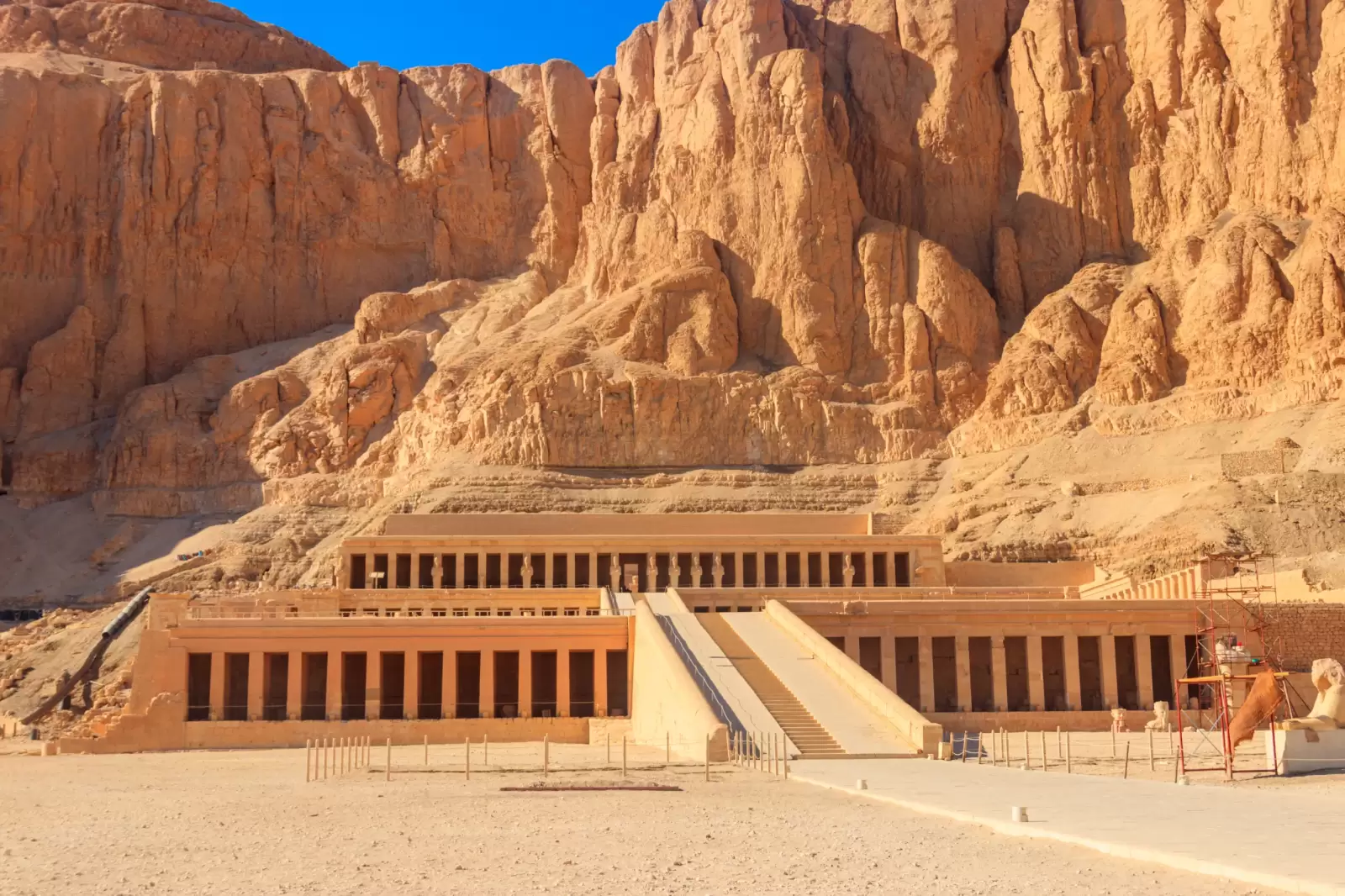 mortuary temple of hatshepsut in luxor egypt