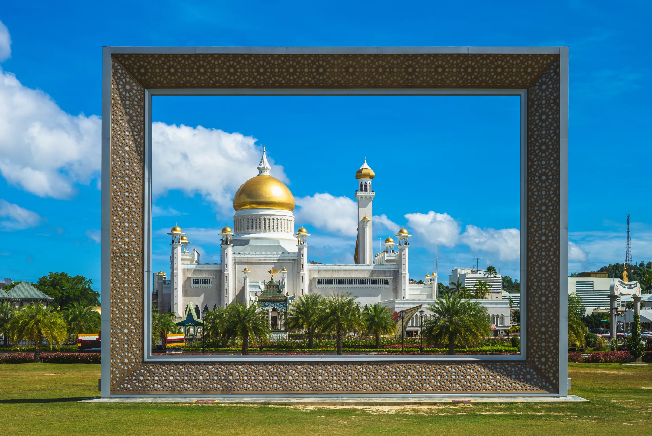 omar ali saifuddien mosque in bandar seri begawan brunei