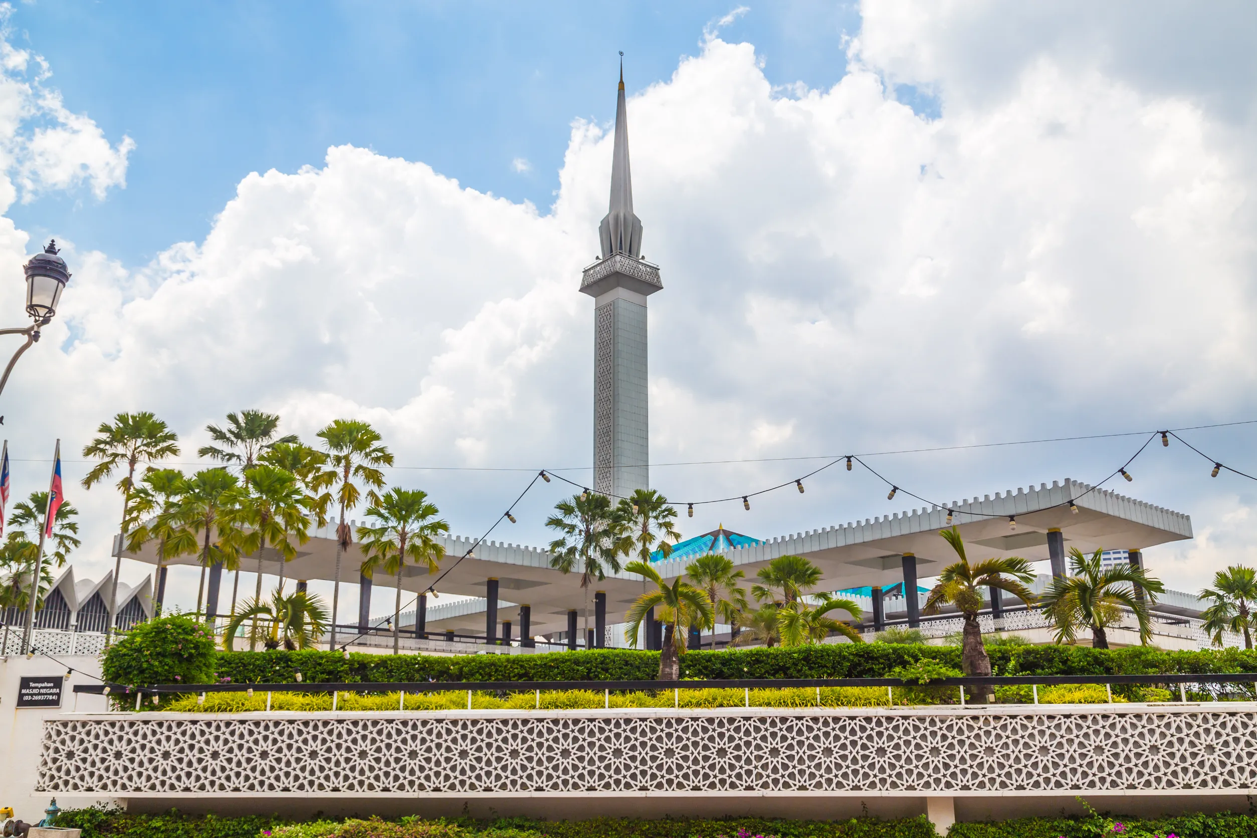 outside of the national mosque of malaysia masjid negara
