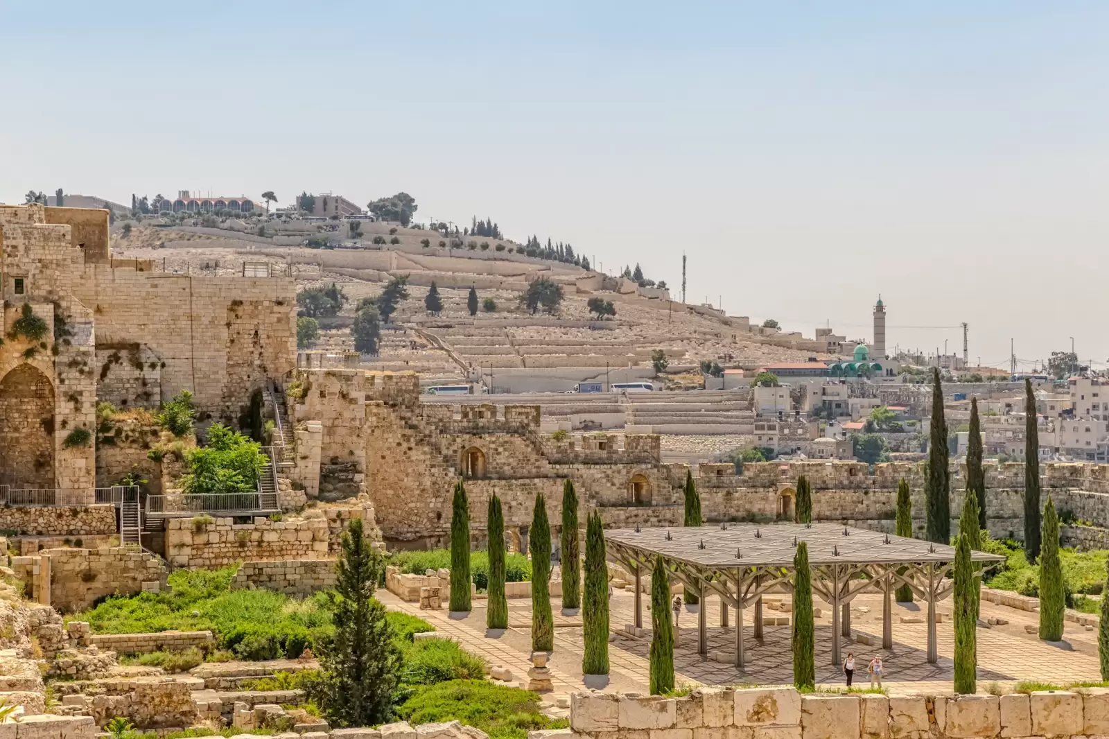 panoramic view of the solomon s temple remains in jerusalem