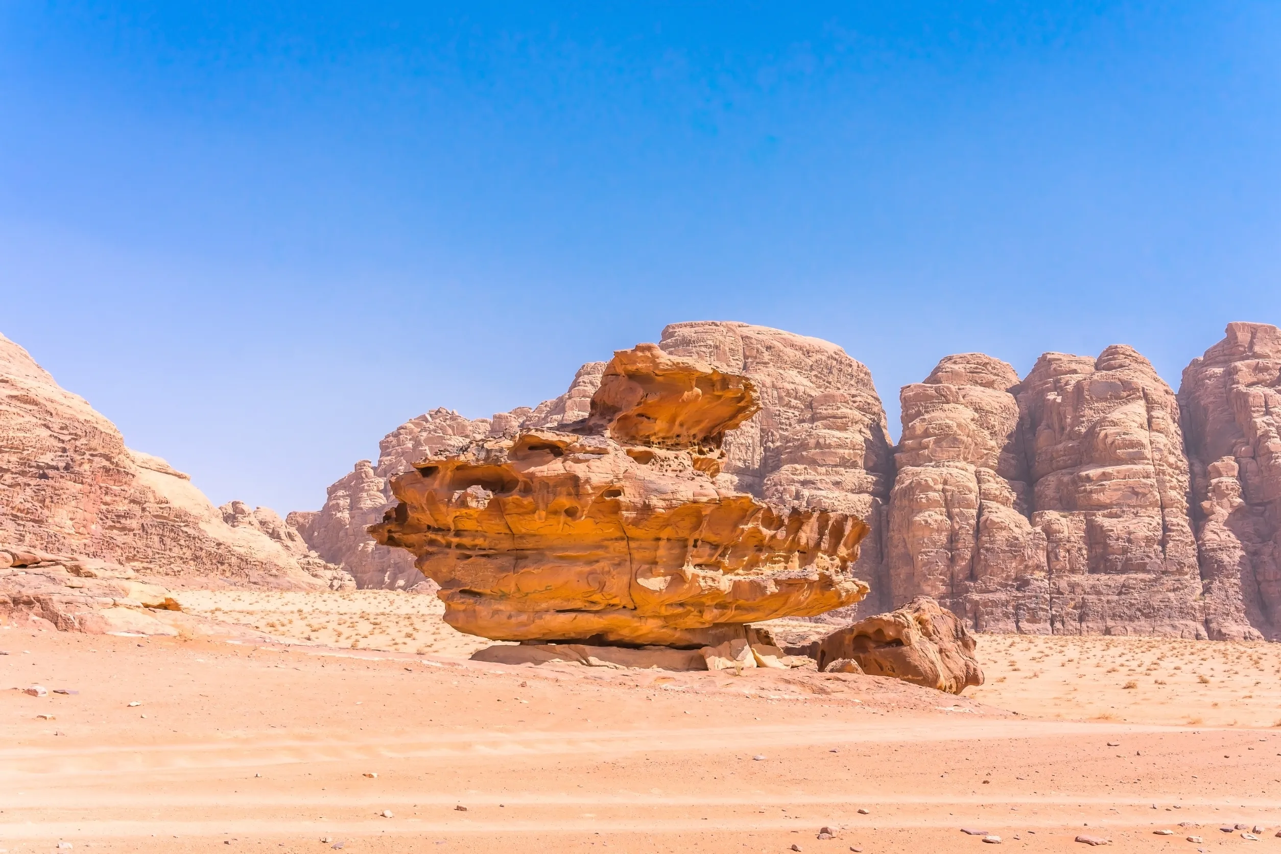 red mountains of wadi rum desert in jordan wadi rum also known as the valley