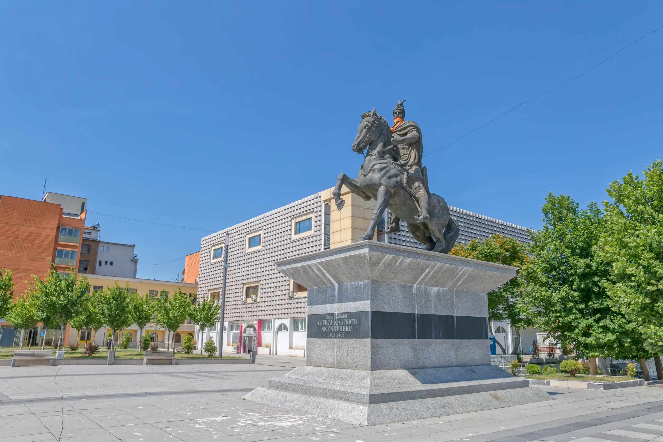 scanderbeg statue pristina