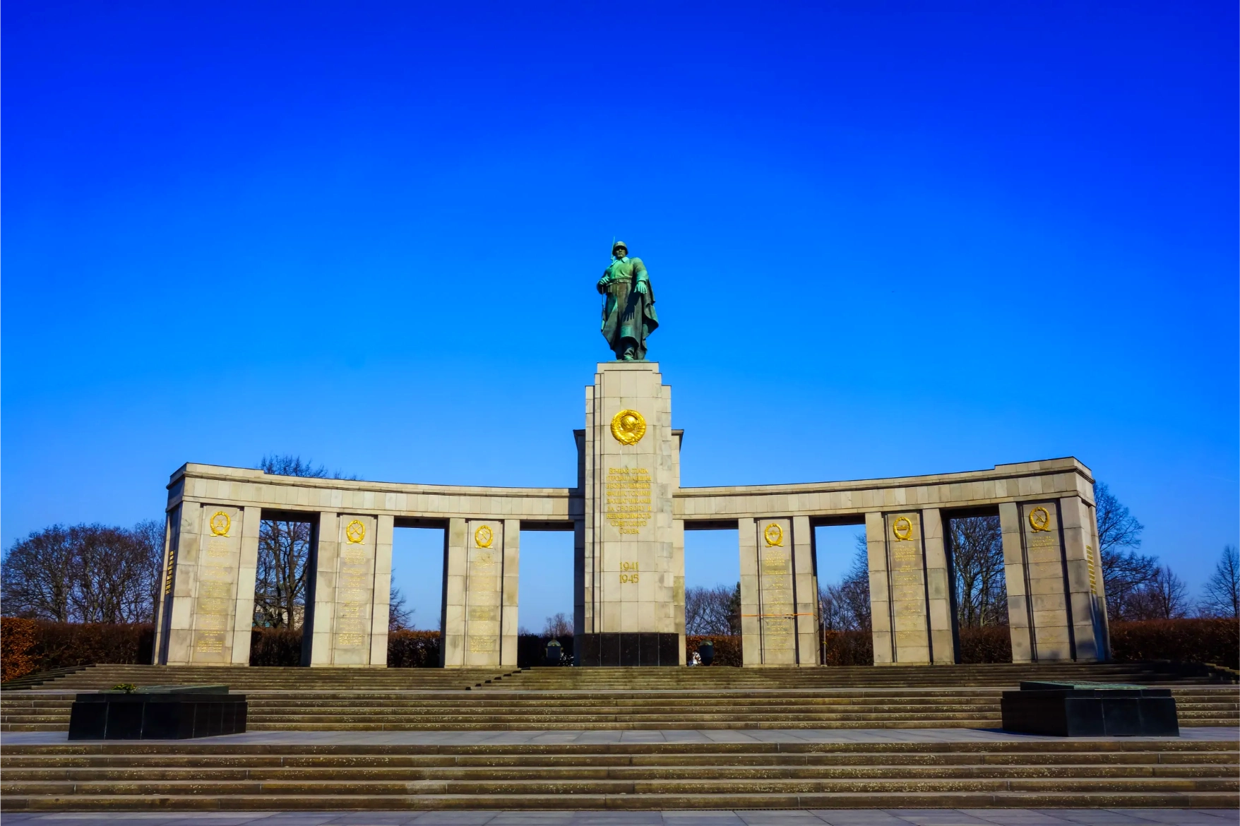 soviet war memorial in tiergarten berlin