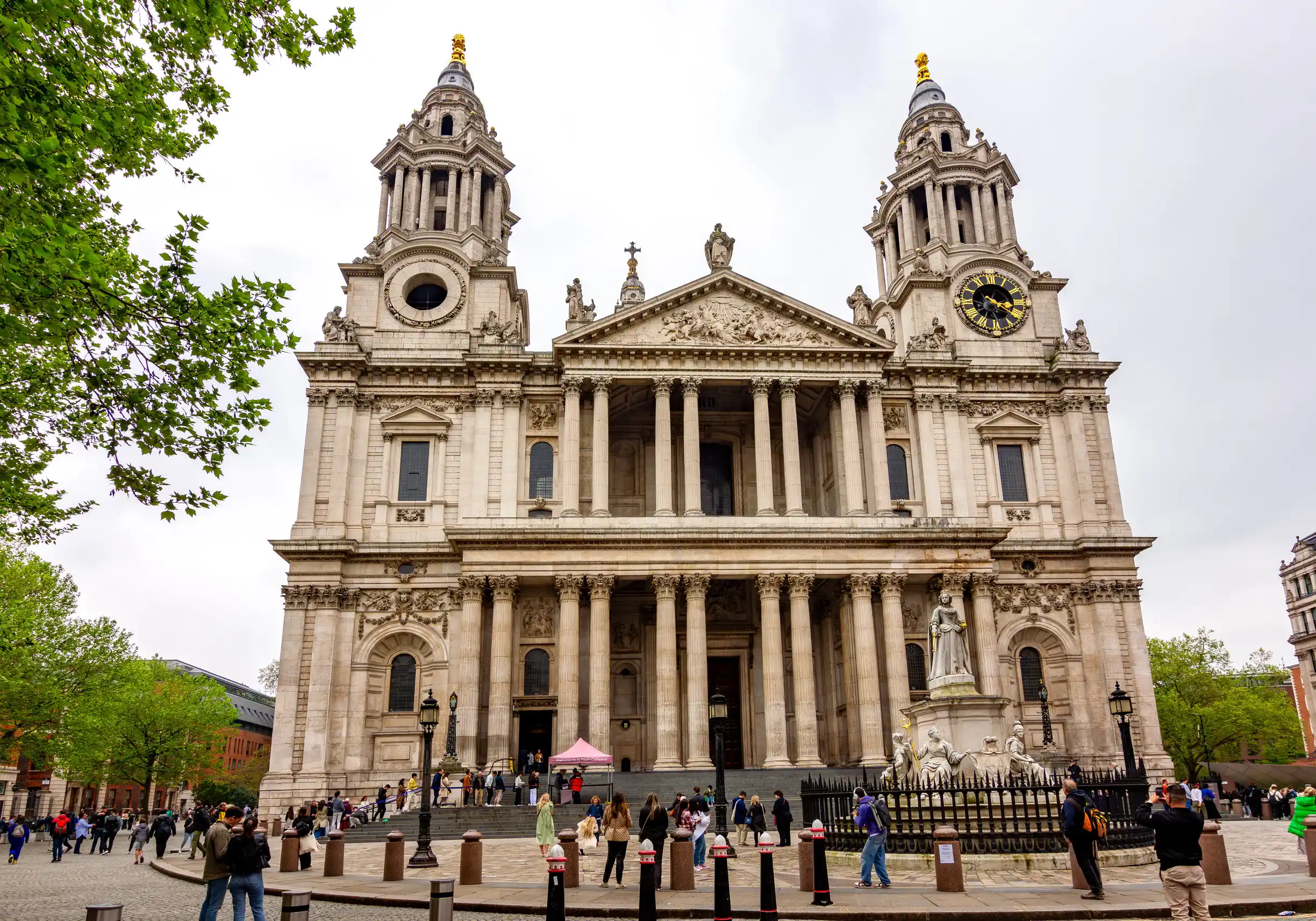 st paul s cathedral a popular travel destination