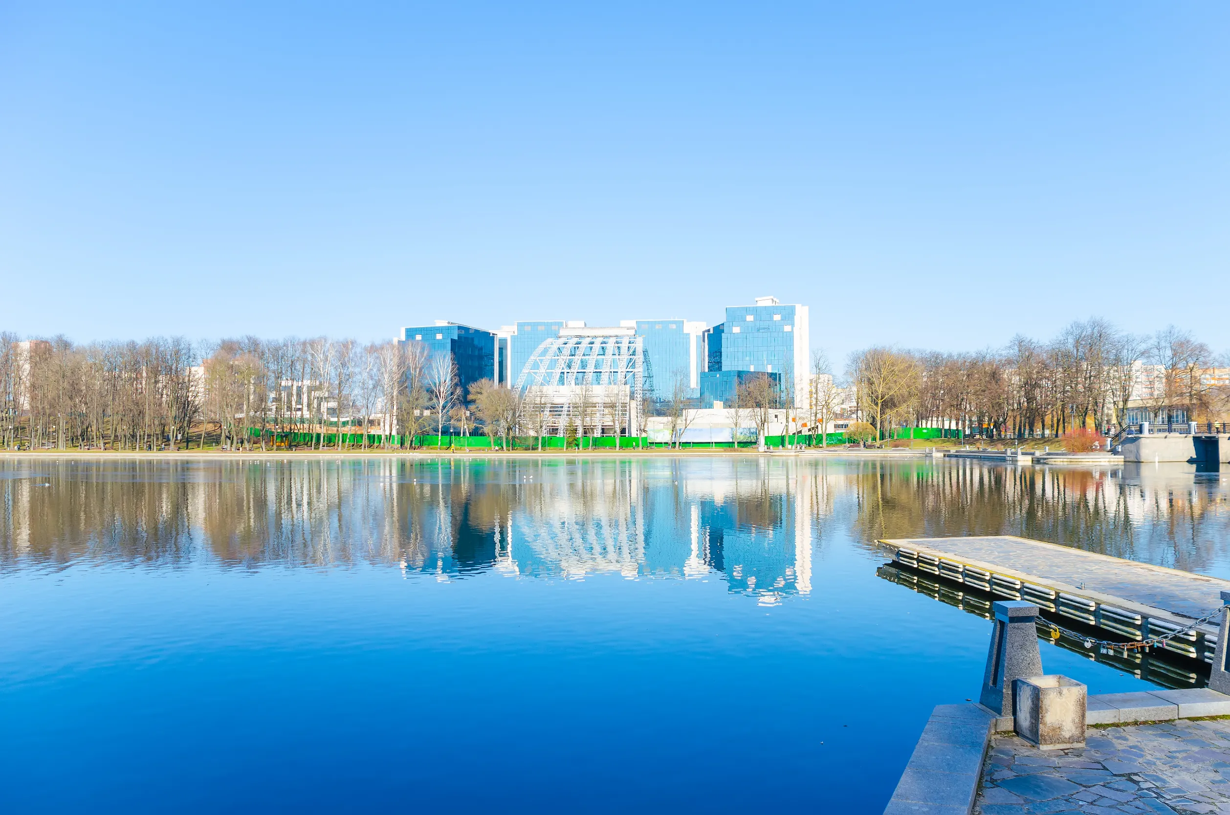 svisloch river flows in minsk