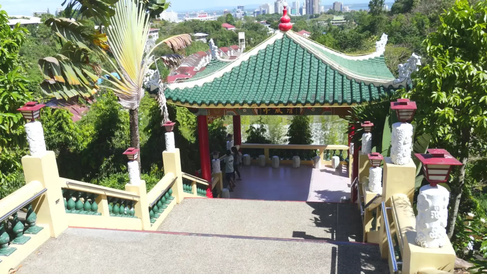 the beautiful taoist temple in cebu city philippines