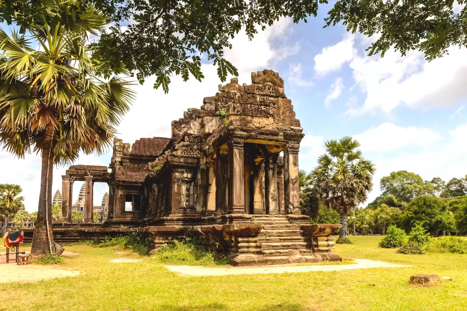 the khmer architecture of the angkor wat territory in cambodia