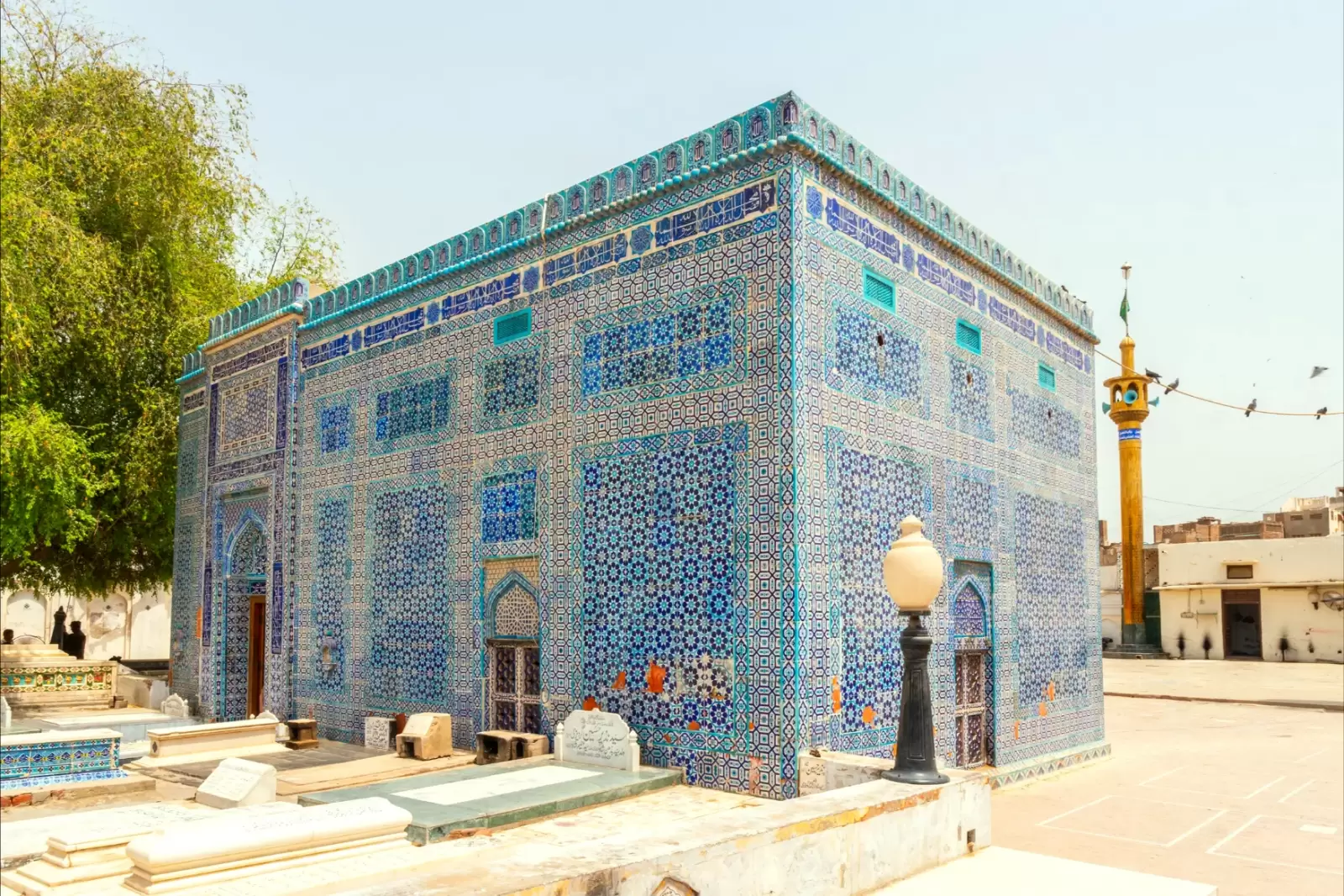the multan darbar hazrat yousaf shah gardez tomb in quetta pakistan