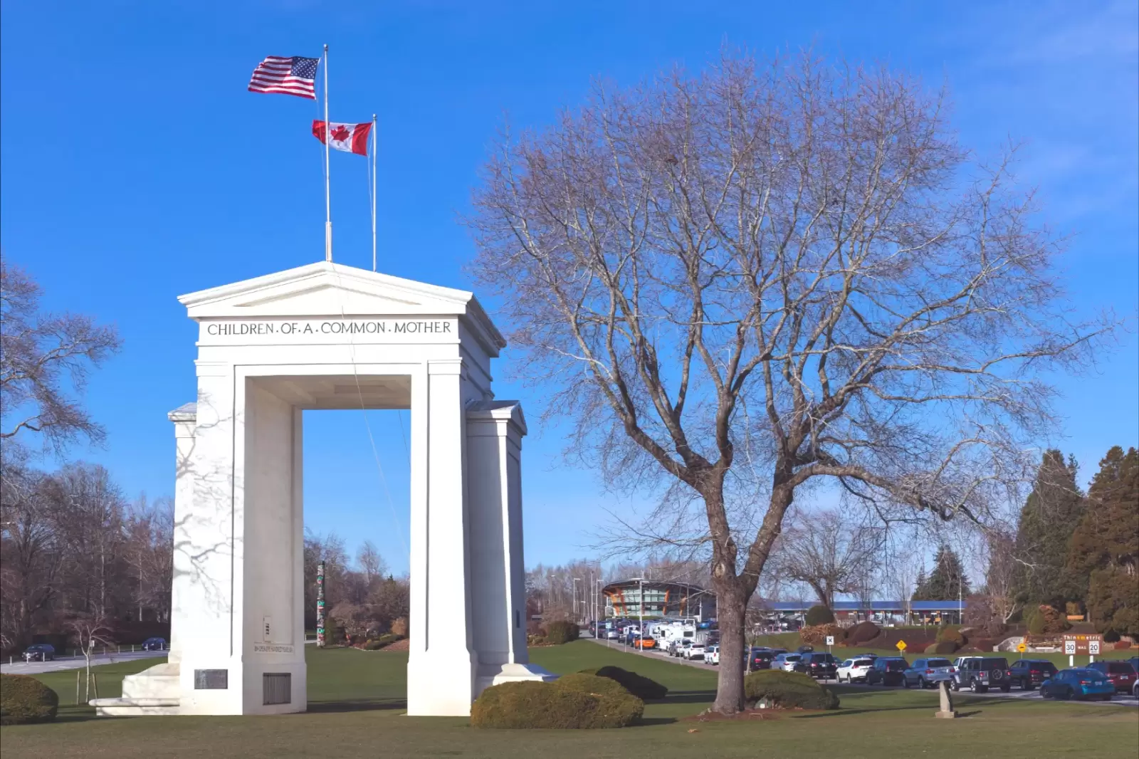 the peace arch border monument in canada