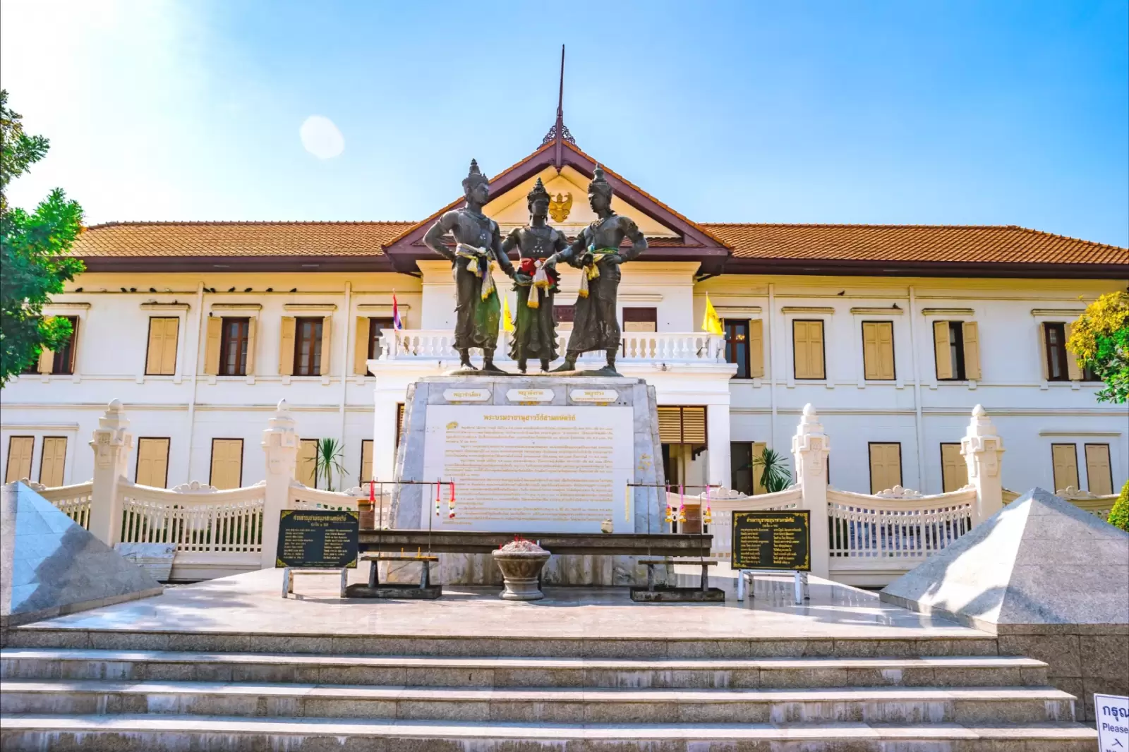 the sculpture of three kings monument in chiang mai thailand