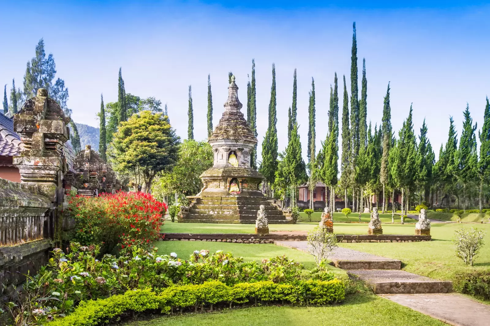 ulun danu temple bali indonesia
