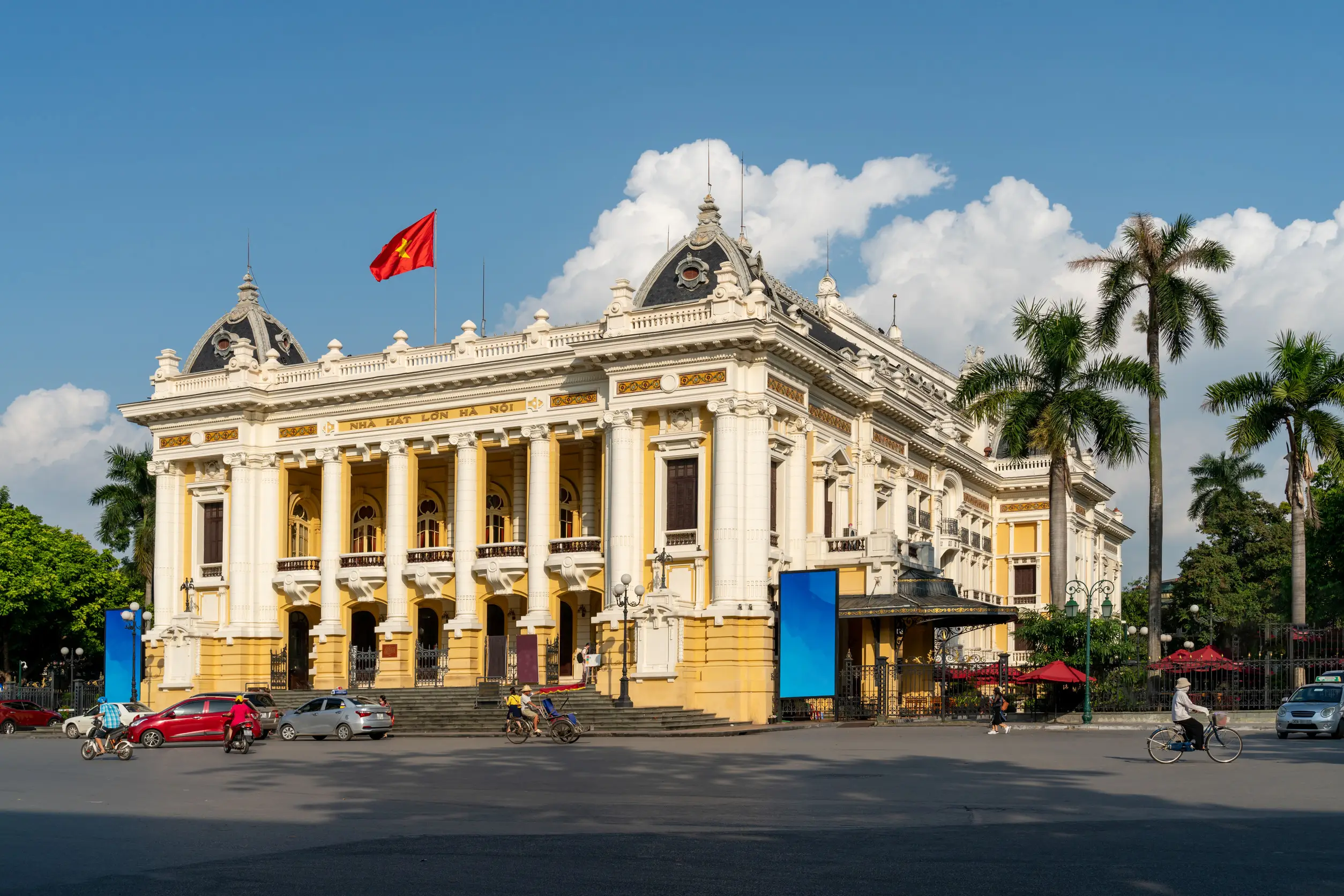 visit hanoi opera house