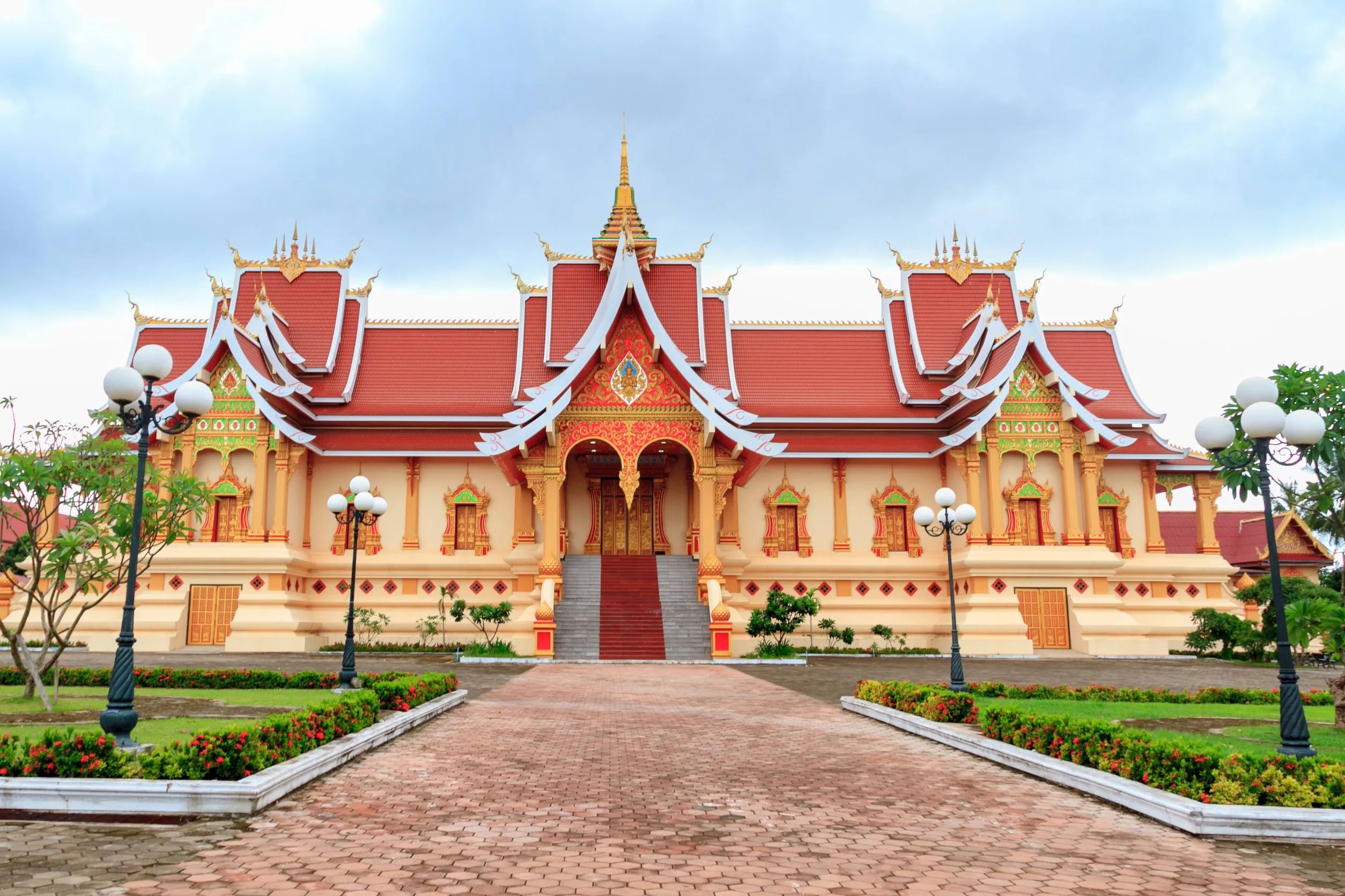wat pha that luang vientiane laos